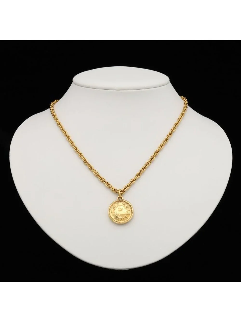 Chanel 31 Rue Cambon Coin Motif Round Plate Vintage Chain Pendant Gold